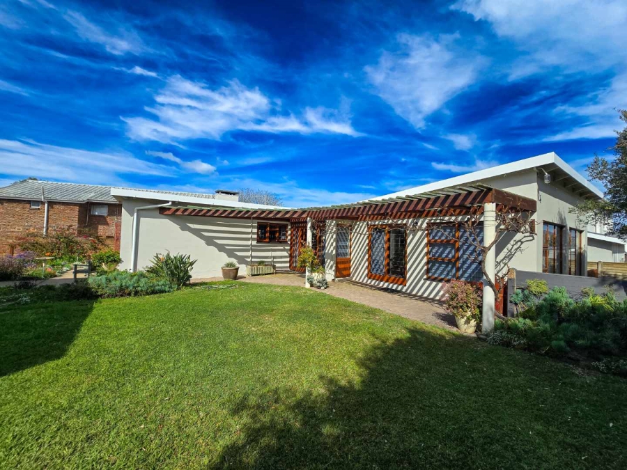 3 Bedroom Property for Sale in Stilbaai Wes Western Cape